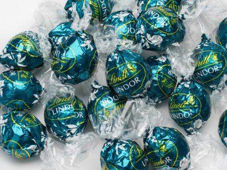 Lindt Lindor Dark Salted Caramel Hot on Sale