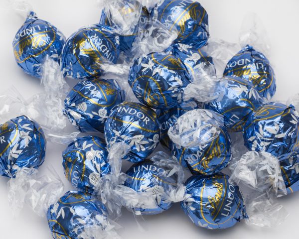 Lindt Lindor Milk & White Chocolate Supply